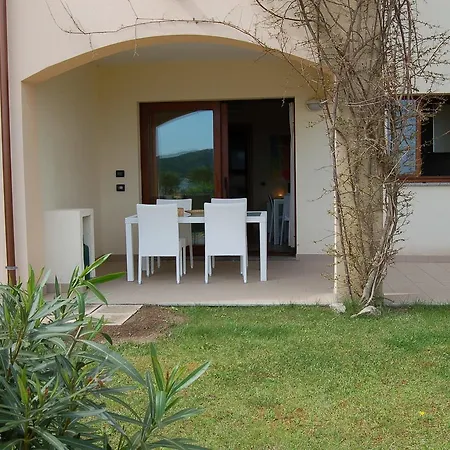 Apartment Wonderful Seafront Just Steps From The Village Beach *