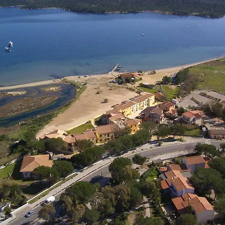 Wonderful Seafront Just Steps From The Village Beach