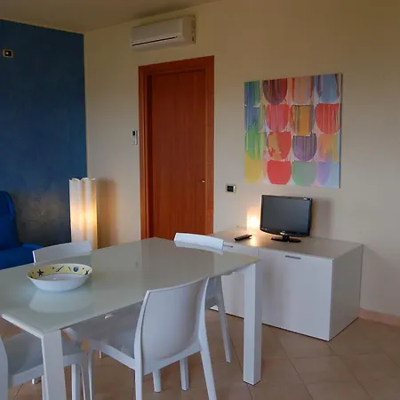 Wonderful Seafront Just Steps From The Village Beach Appartamento